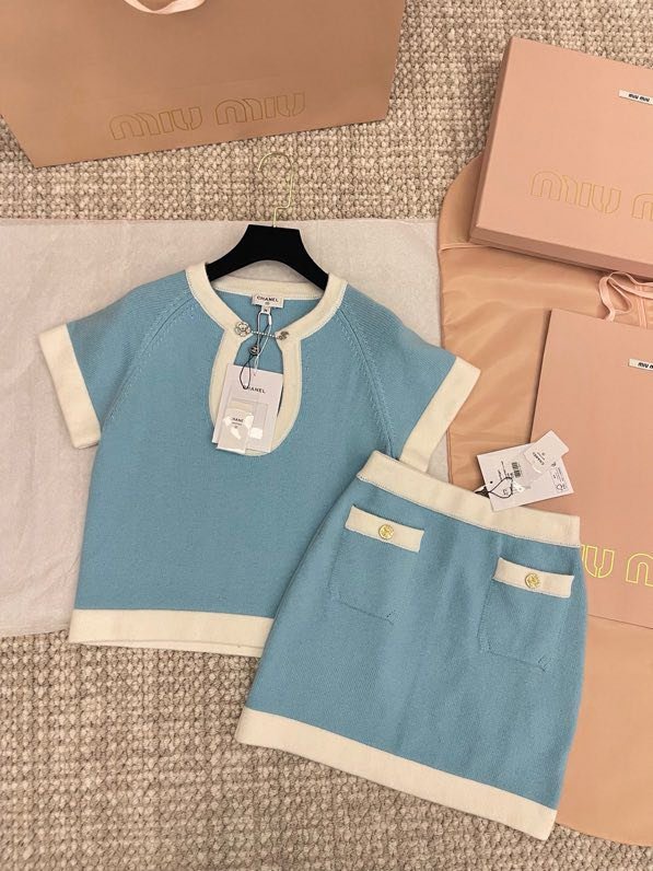 Костюм жіночий