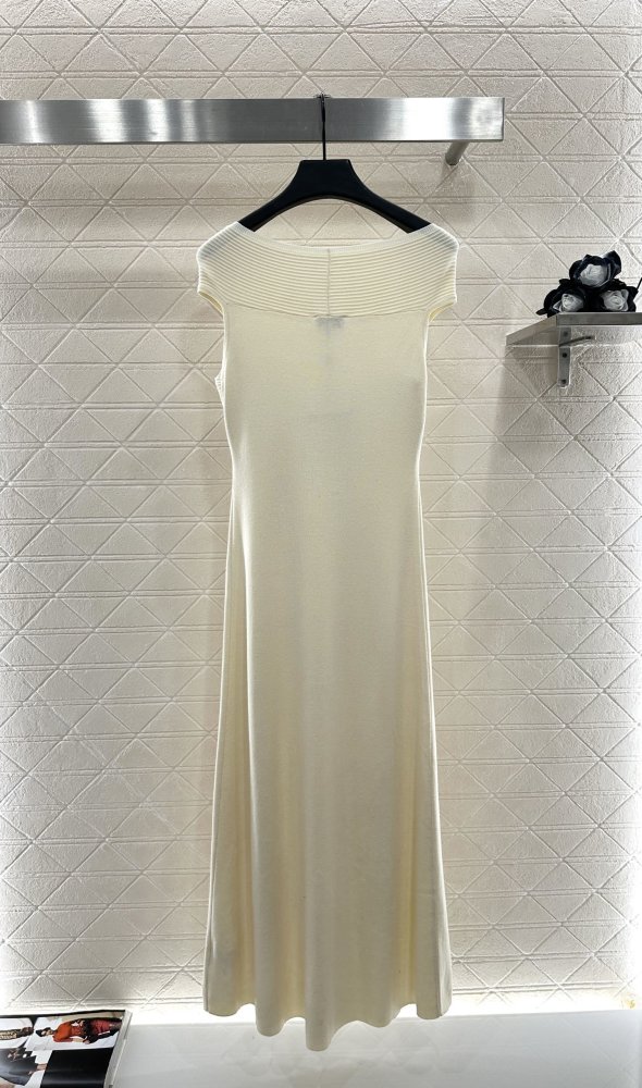 Платье плиссированное трикотажное с открытыми плечами фото 2