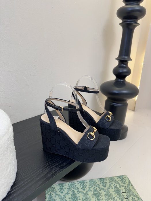 Босоножки фото 2