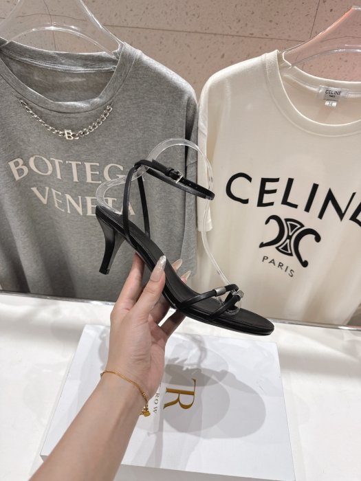 Босоніжки фото 5