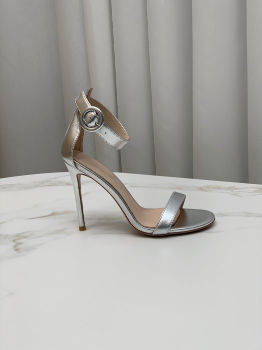 Босоножки фото 6