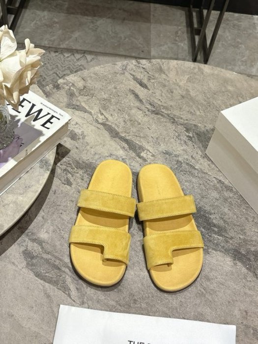 Шлепанцы женские фото 5