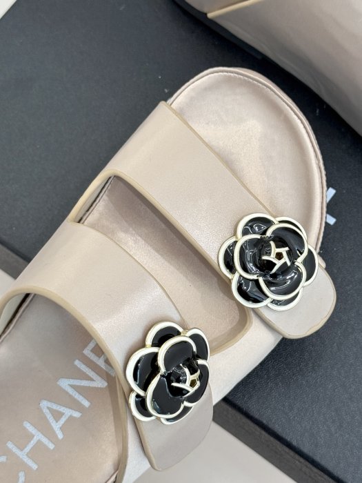 Шлепанцы фото 7