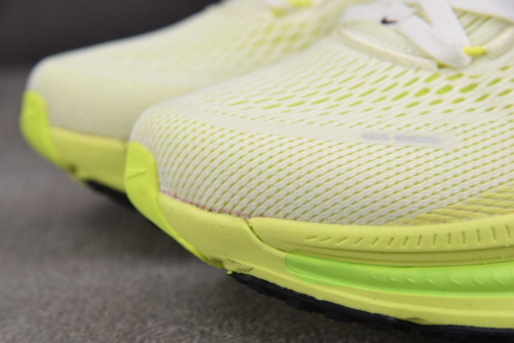 Кроссовки Vomero 18 White Electric Green Volt фото 11