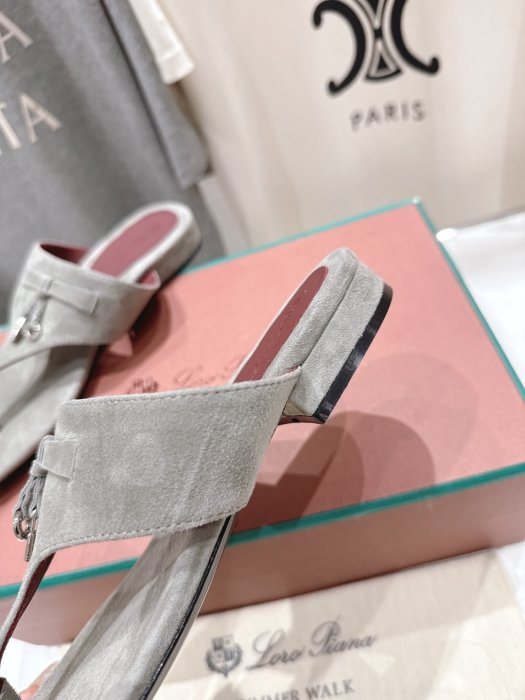 Шлепанцы фото 8