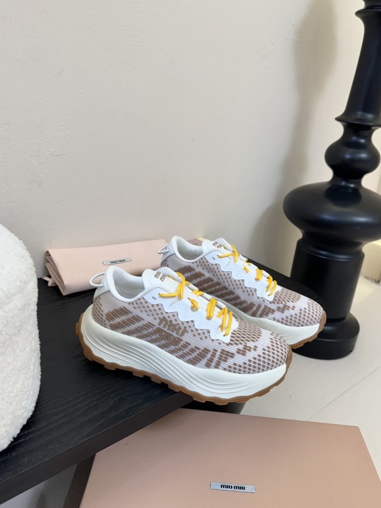 Кроссовки женские фото 2