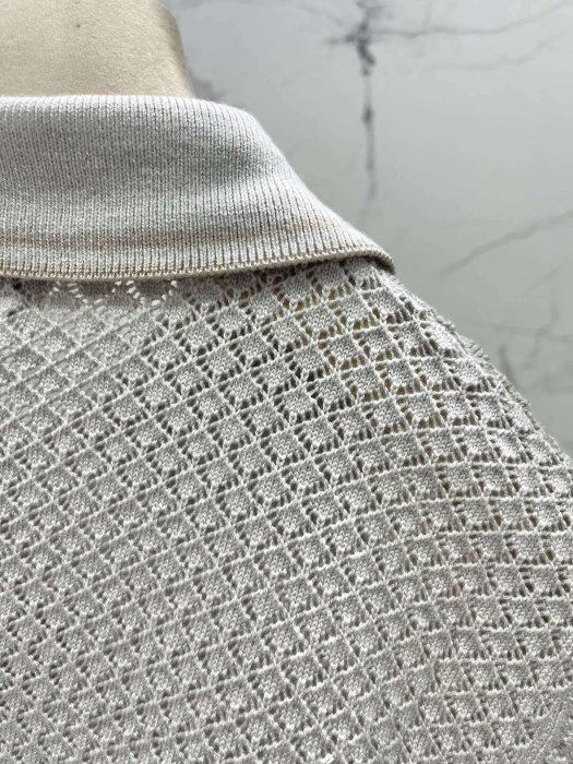 Футболка жіноча фото 5