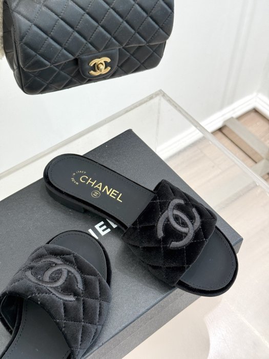 Шлепанцы фото 5