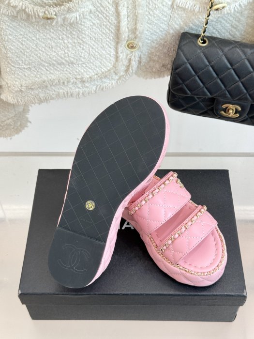 Шльопанці жіночі фото 9