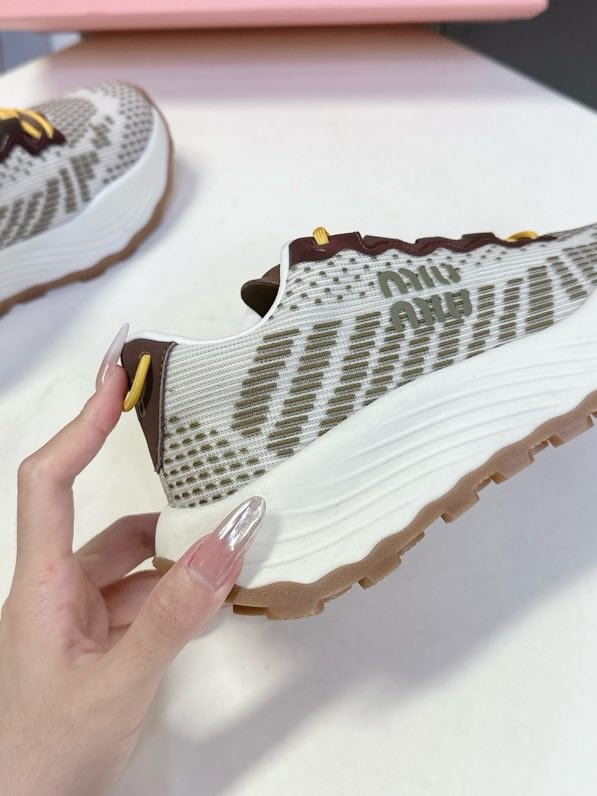 Кроссовки женские фото 5