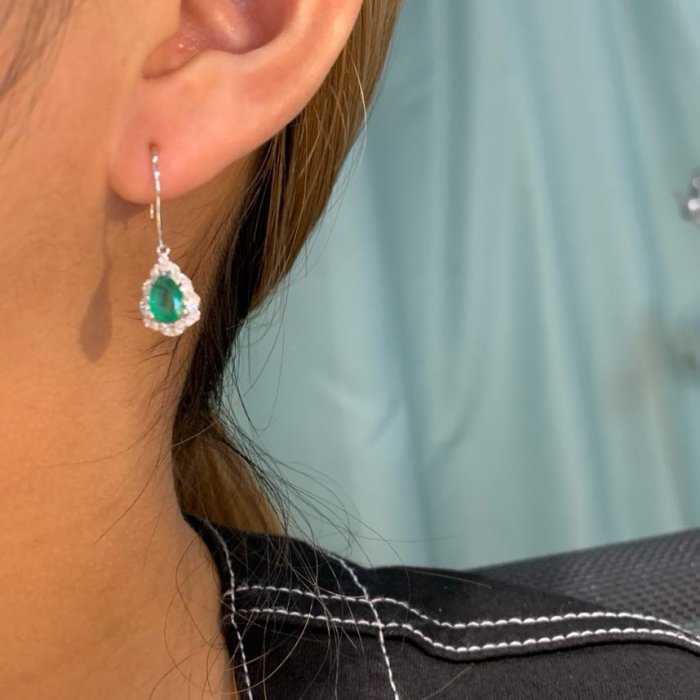 Gold earrings from emeralds фото 2