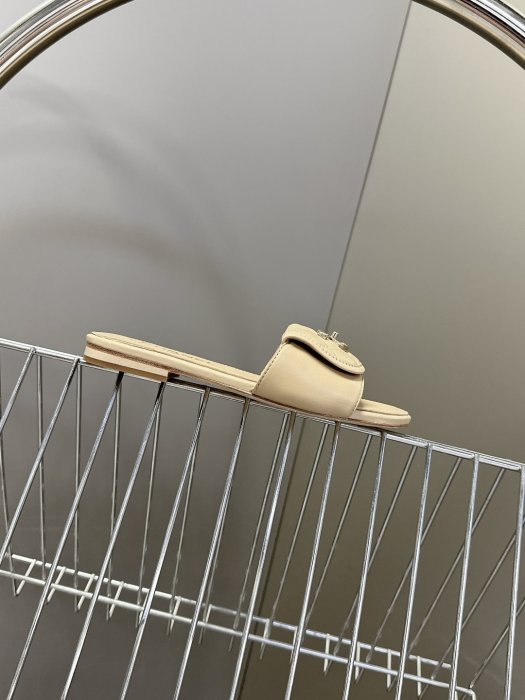 Шлепанцы женские фото 5