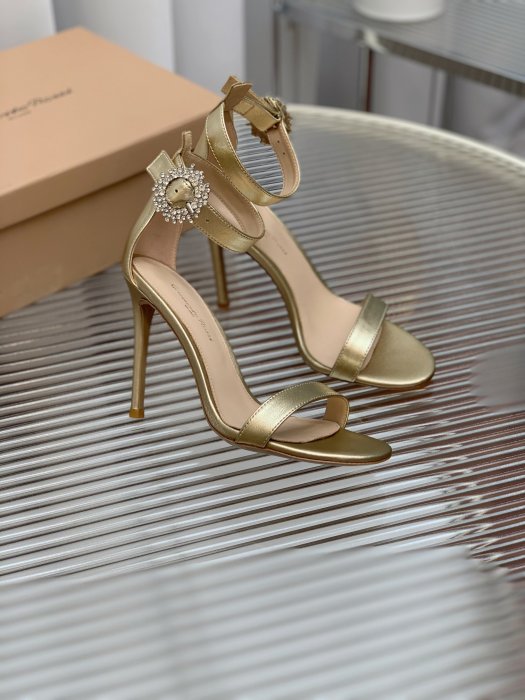 Босоножки фото 2