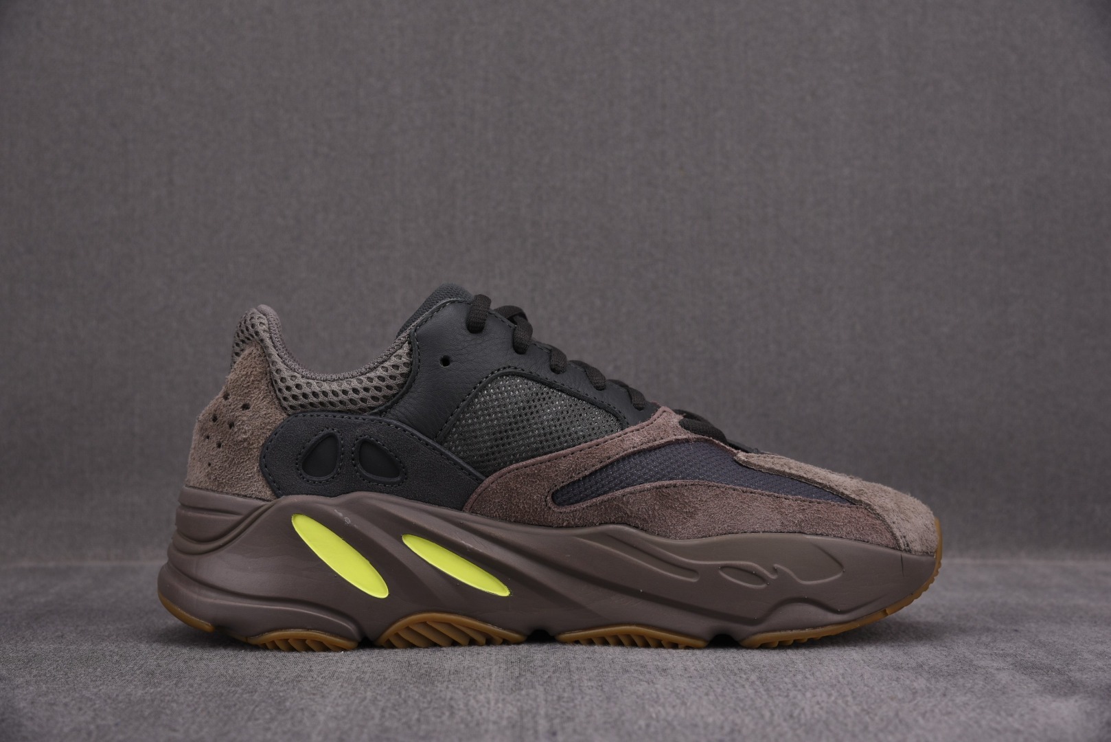 Кроссовки Yeezy Boost 700 фото 2