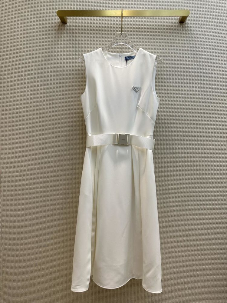 Dress without Sleeveless from belt white