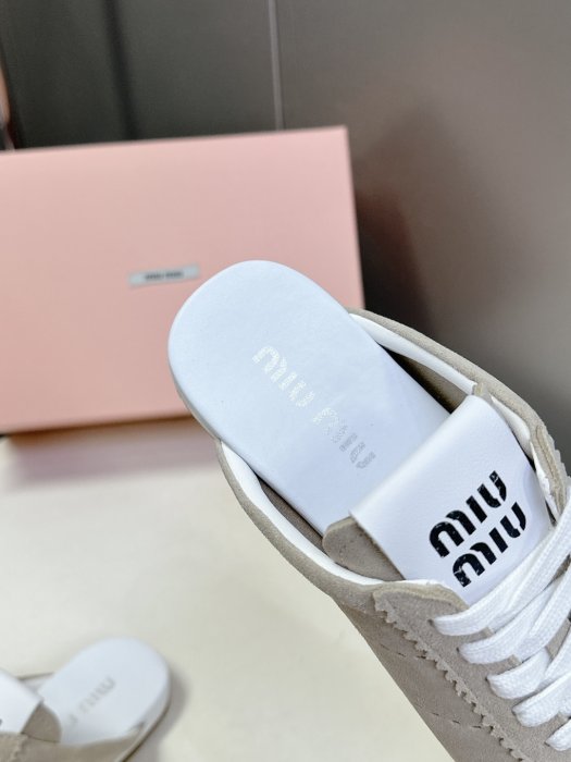 Кросівки фото 8