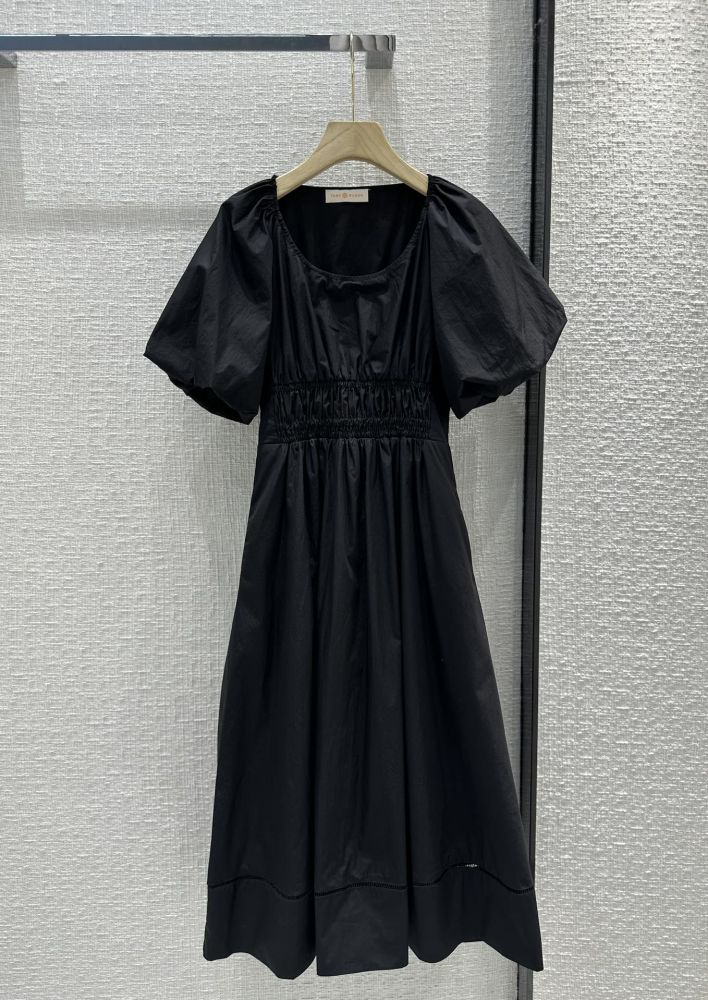 Платье с пышными рукавами, черное