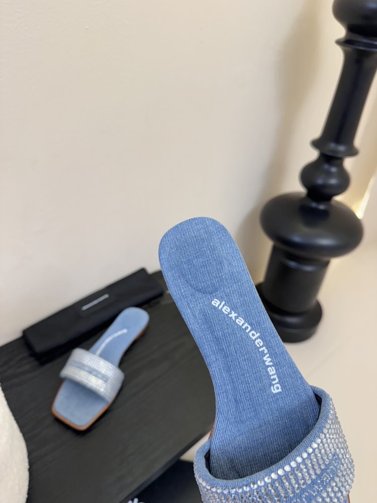 Шлепанцы женские фото 8