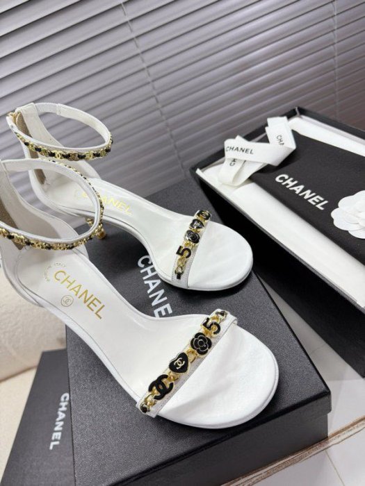 Босоножки фото 6