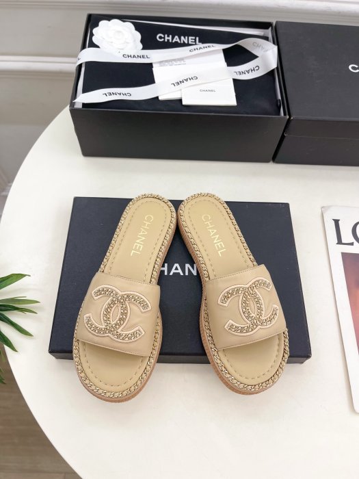 Шльопанці жіночі