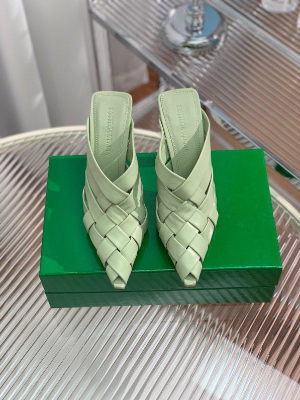 Босоножки на высоком каблуке (10 см) зеленые