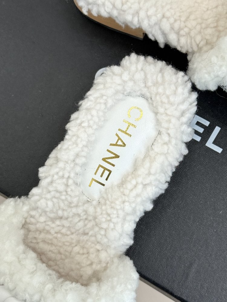 Шльопанці жіночі фото 8