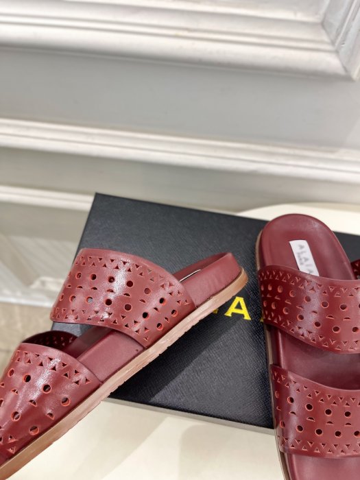 Шлепанцы женские фото 8