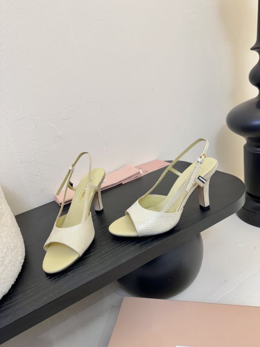 Босоножки фото 3