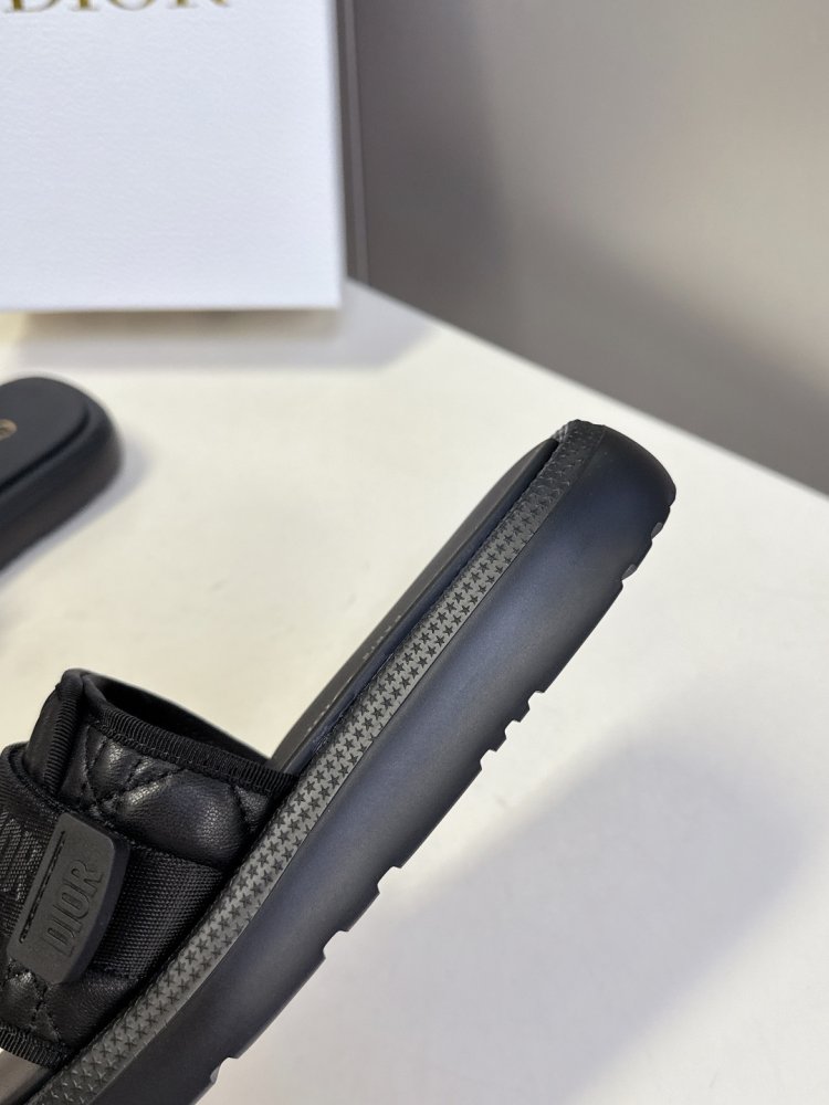 Шлепанцы женские фото 8