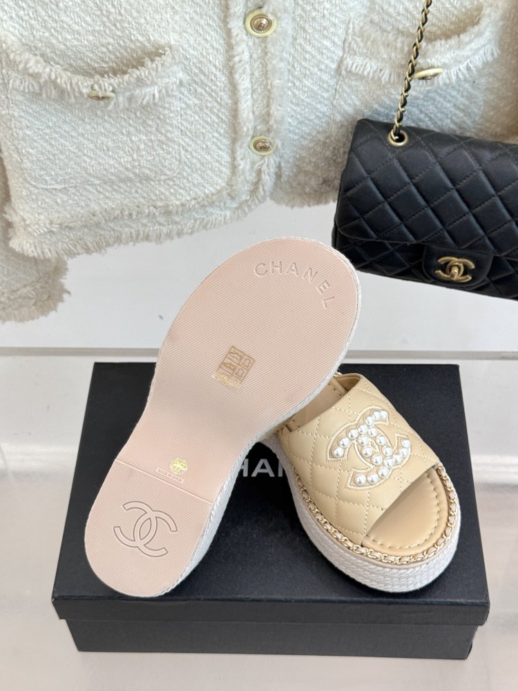 Шлепанцы женские фото 9