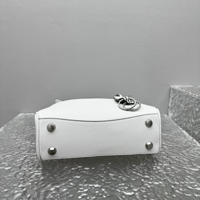 Сумка кожаная белая Silver Rodeo Mini Tote 23 см фото 5