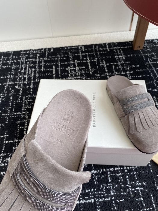 Шлепанцы фото 8