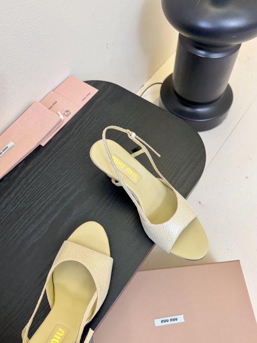 Босоножки фото 4