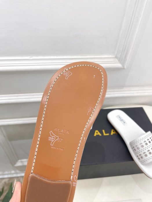 Шлепанцы женские фото 9