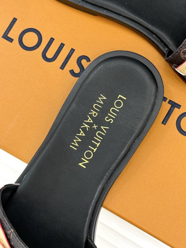 Шлепанцы женские фото 8