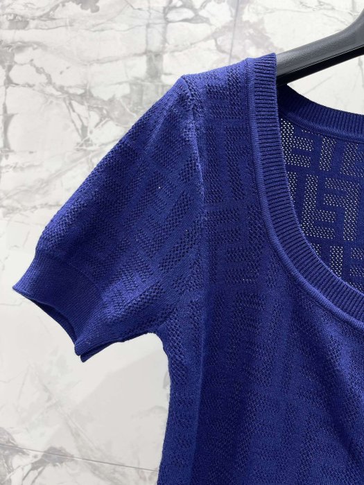 T-shirt women's фото 4