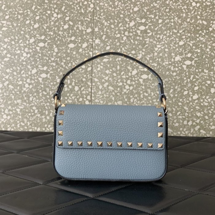 A bag women's Valentino Garavani Rockstud 19 cm