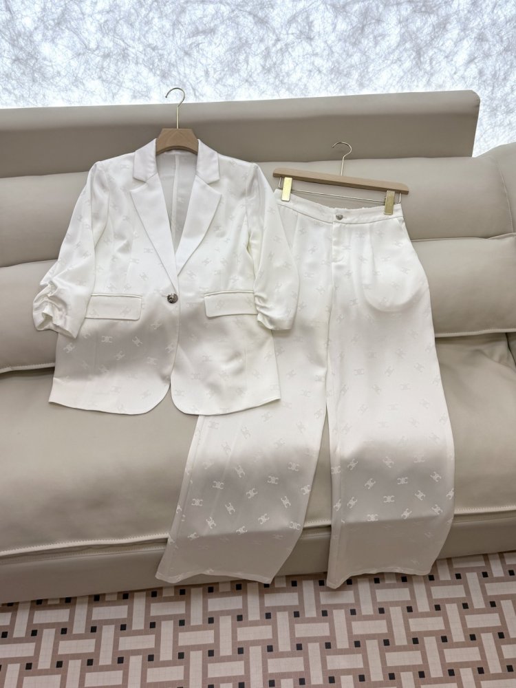 Костюм жіночий фото 3