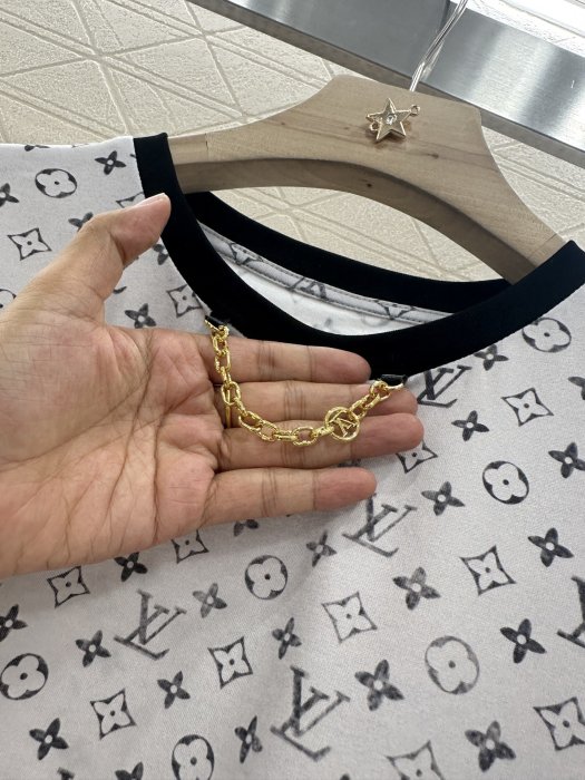 T-shirt women's фото 5