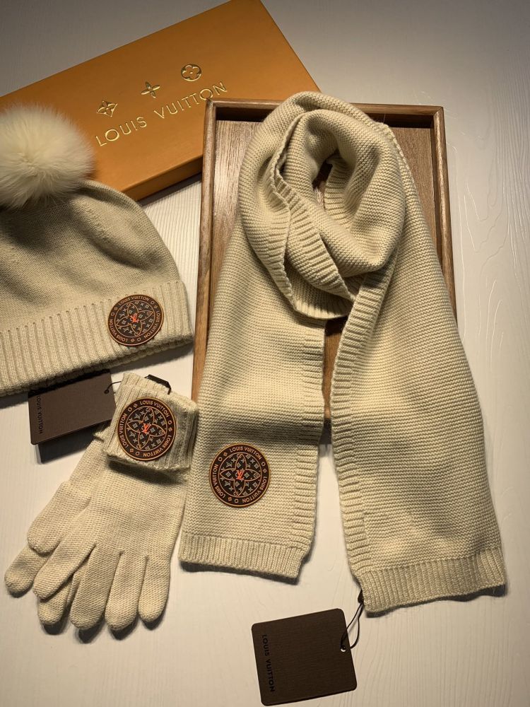 Шерстяной комплект шапка, перчатки и шарф фото 4