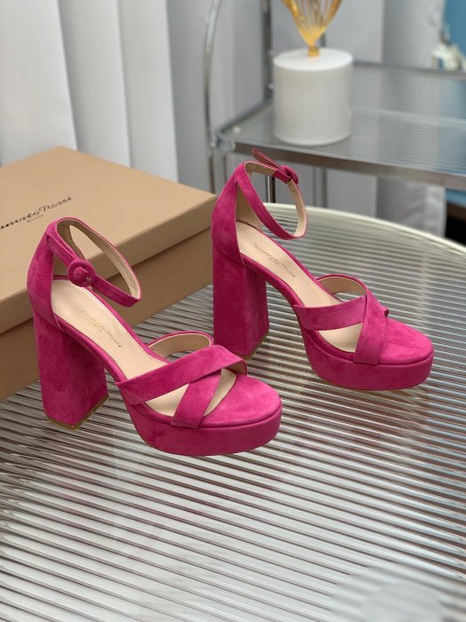 Босоножки фото 6