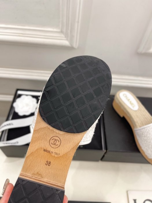 Шлепанцы женские фото 9