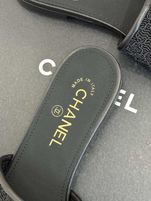 Шлепанцы женские фото 8