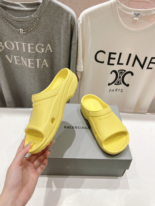 Шлепанцы фото 2