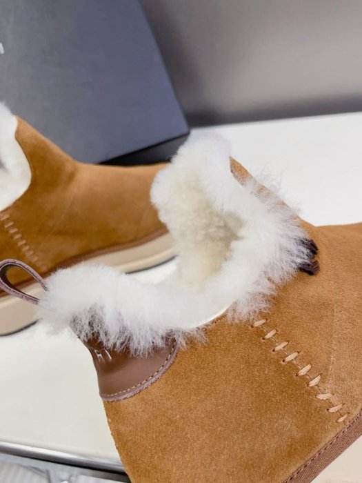 Boots on fur winter фото 8