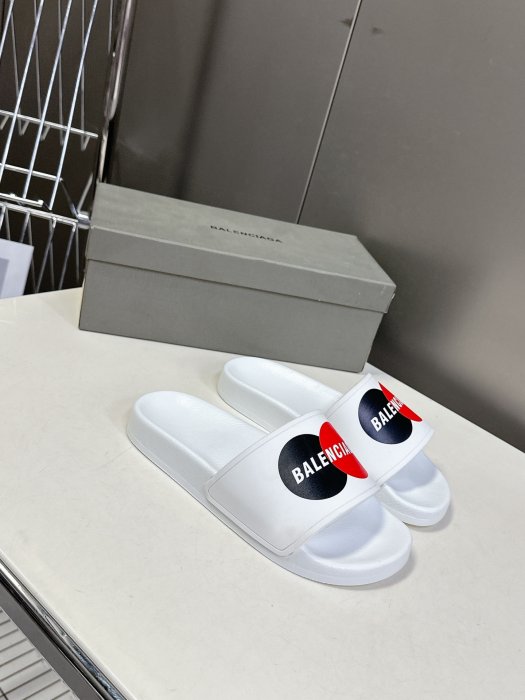 Шлепанцы фото 2