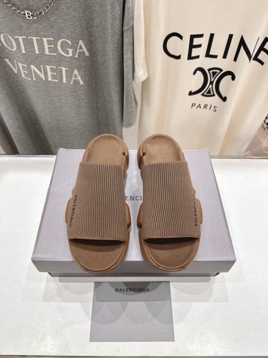 Шлепанцы женские