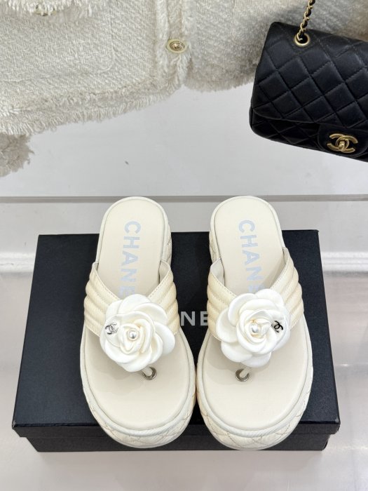 Шлепанцы женские фото 4