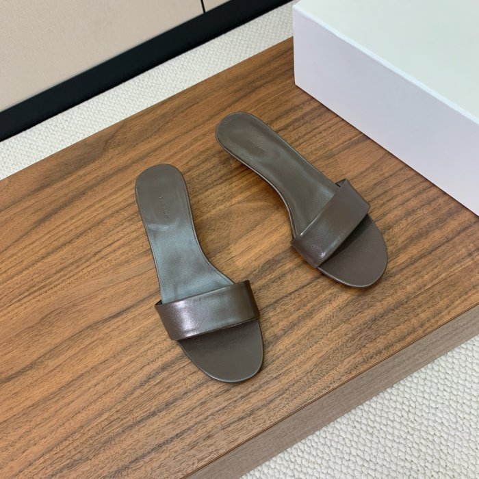 Босоножки фото 3