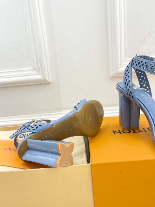 Босоножки фото 9